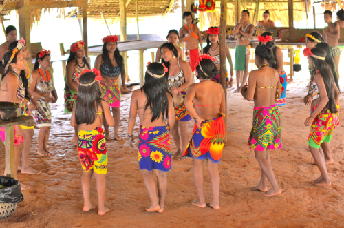 エンベラ族の伝統的な舞い