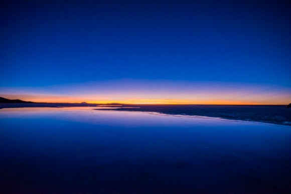 ウユニ塩湖の朝焼け