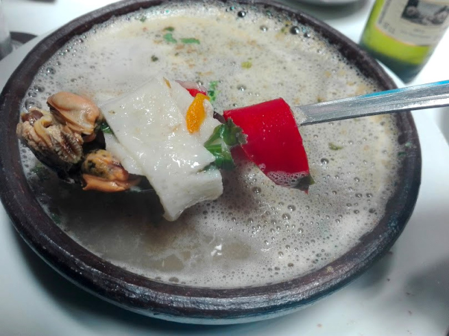 南米チリのおすすめグルメ！サンチアゴの魚市場で美味しいシーフードスープとセビーチェが600円