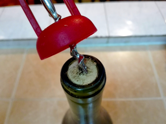 ワインのコルク栓があかない時にすぐに開けられる一番簡単な方法