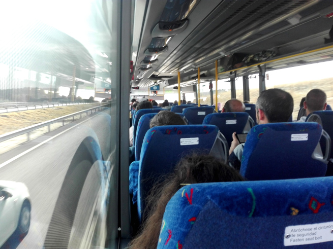 マドリードからトレドへ向かうバス