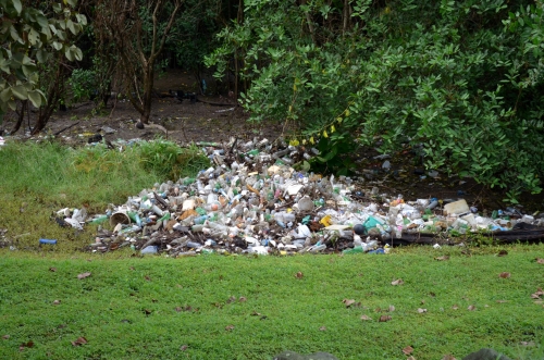 パナマ・ビエホの大量のゴミ