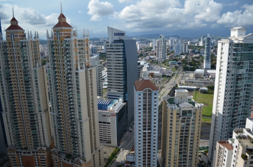 大都会パナマシティの高層ビル群